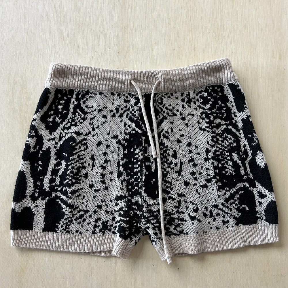 Full Circle Trends Shorts Womens Large Black Animal Print Sweater Knit Lounge